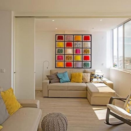 Magnificent 1 Bedroom Apartment With Views Over The Ocean Costa de Caparica Kültér fotó